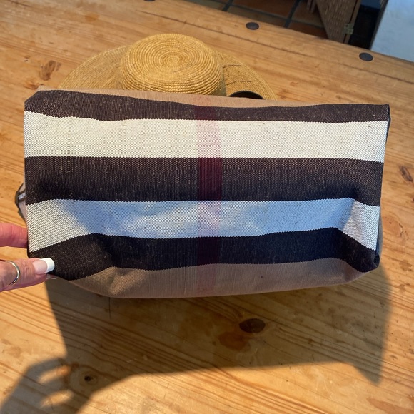 🎉 AUTHENTIC BURBERRY REVERSIBLE DOODLE CANVAS TOTE‼️ - Picture 15 of 17